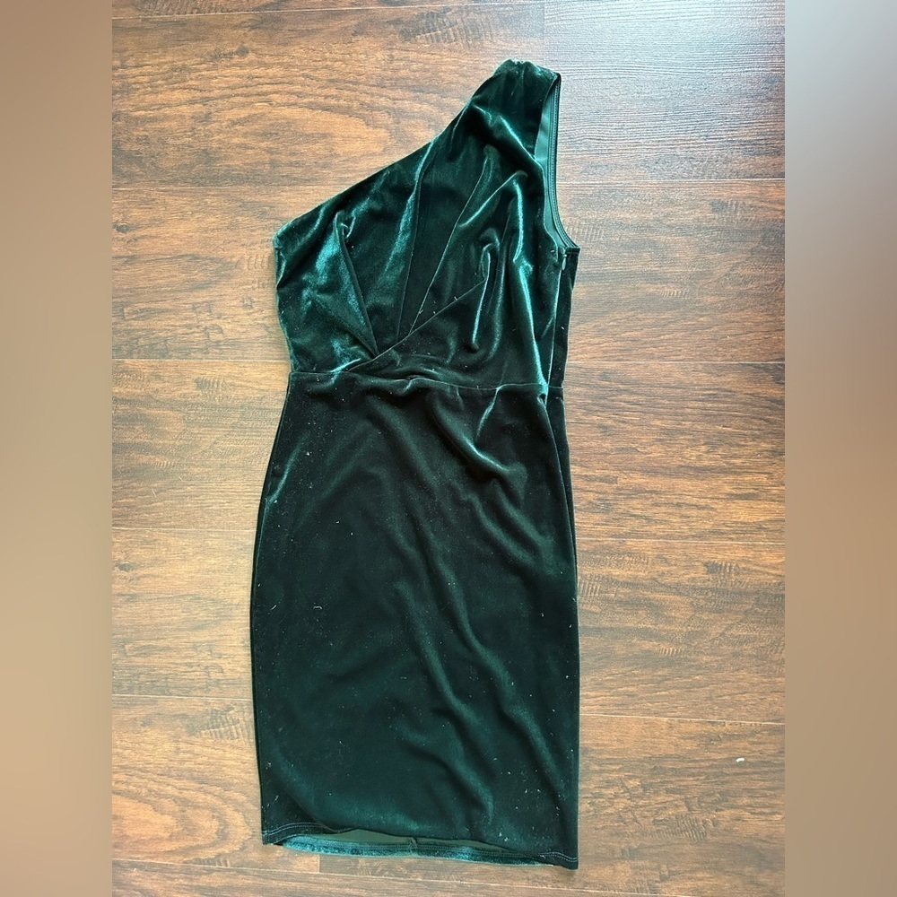 Lulus velvet emerald green wedding guest dress size small